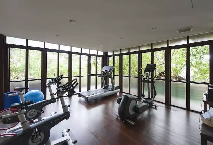 בית מלון כפרי Zeavola Resort