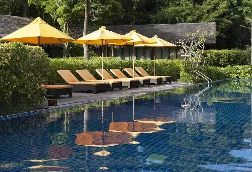 בית מלון כפרי Zeavola Resort