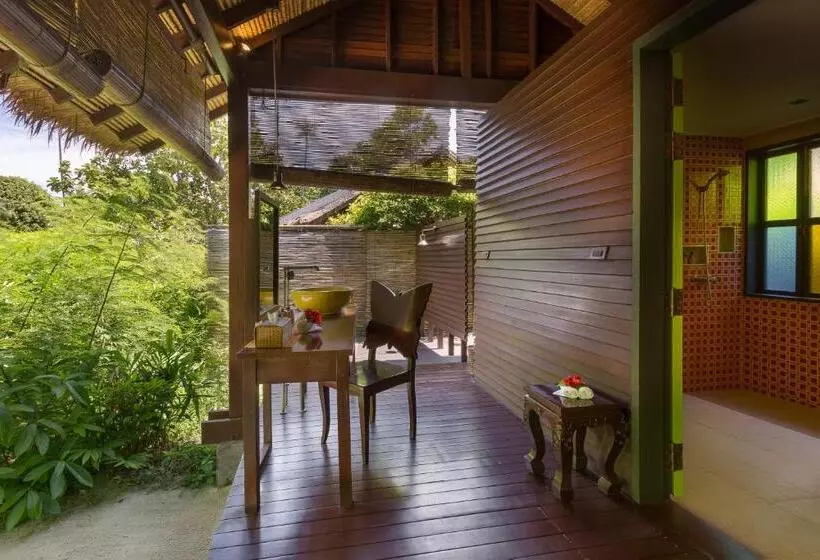 בית מלון כפרי Zeavola Resort