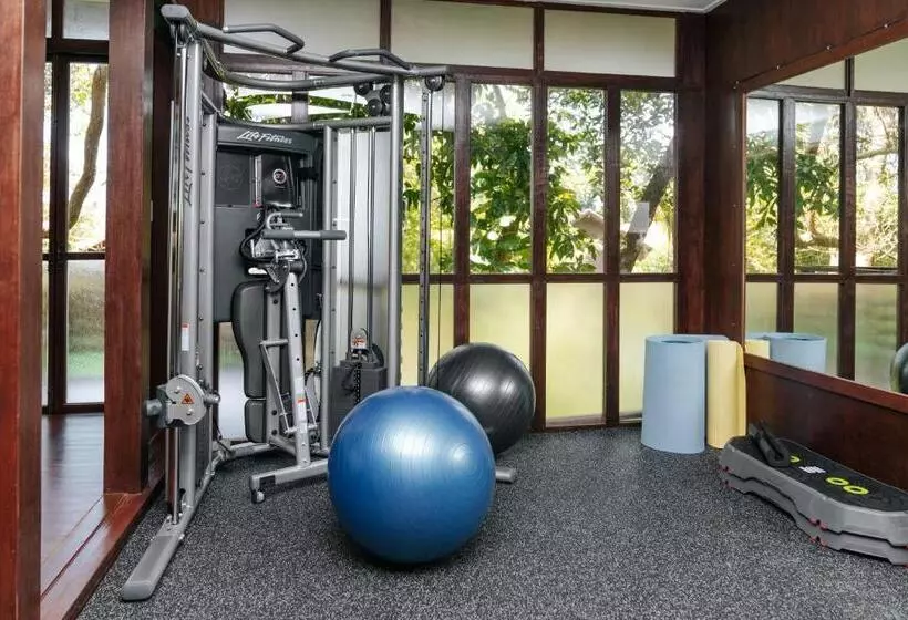 בית מלון כפרי Zeavola Resort