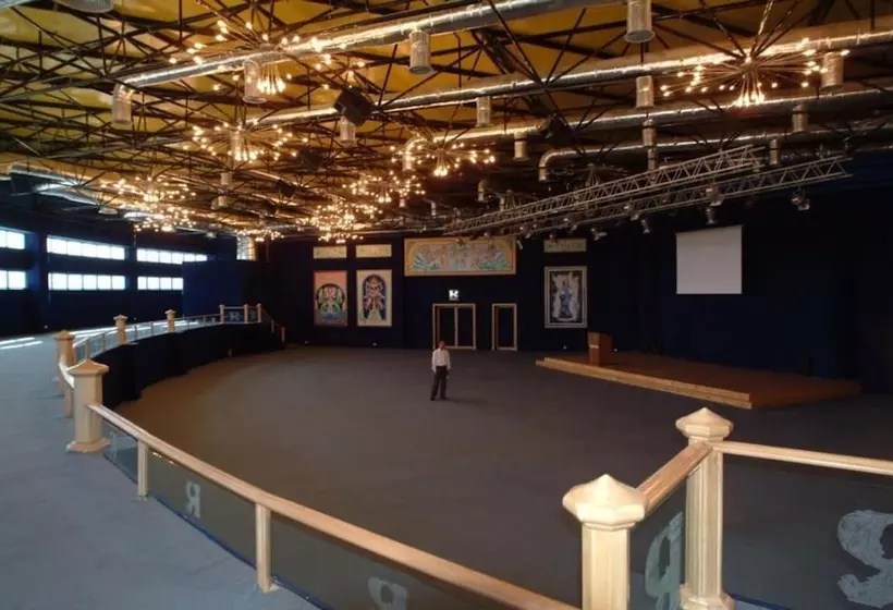 Raouf Hotels International   Sun