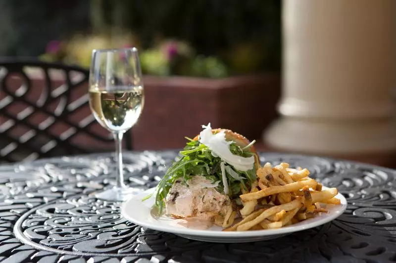 Hotelli Mcmenamins Grand Lodge