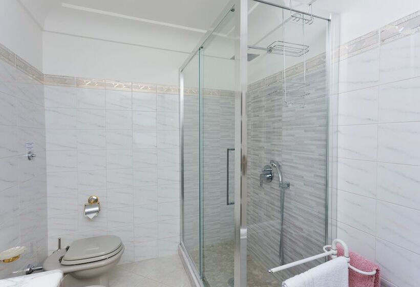 تختخواب و صبحانه La Ninfa Di Capri