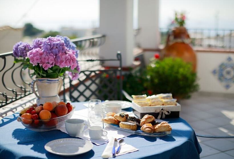 تختخواب و صبحانه La Ninfa Di Capri