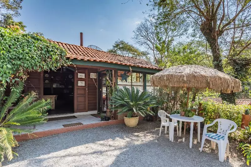 Hotelli Wood House