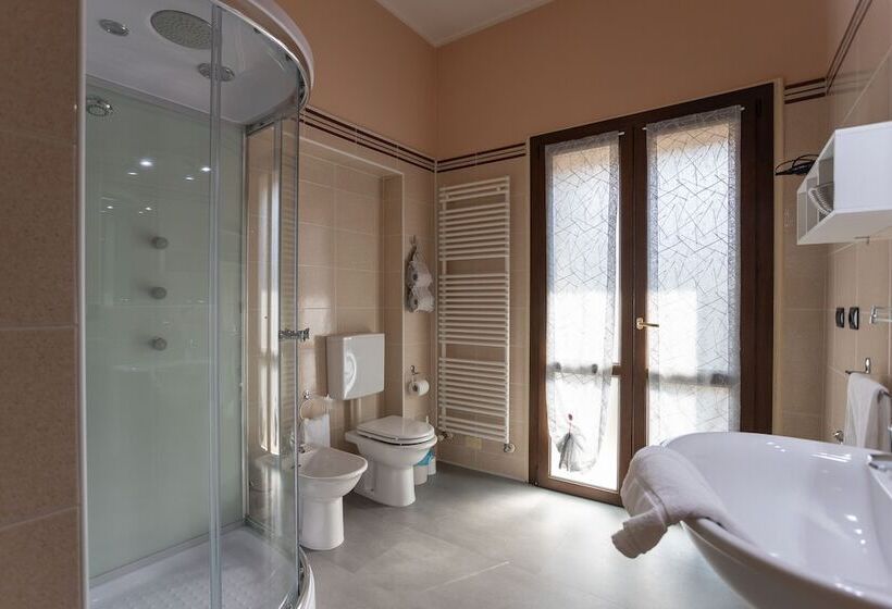 پانسیون L Operas