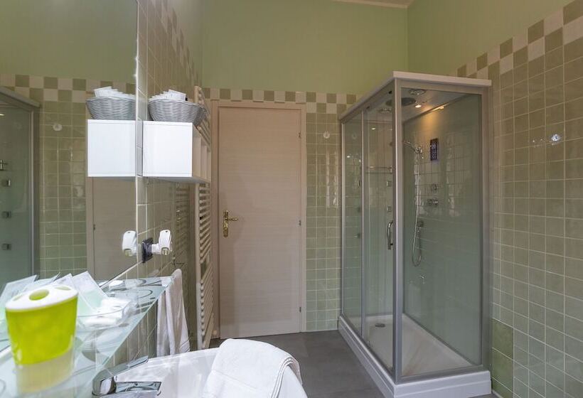 پانسیون L Operas