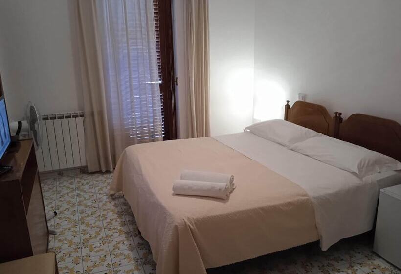 تختخواب و صبحانه Villa Thomas Bb Conduzione Familiare