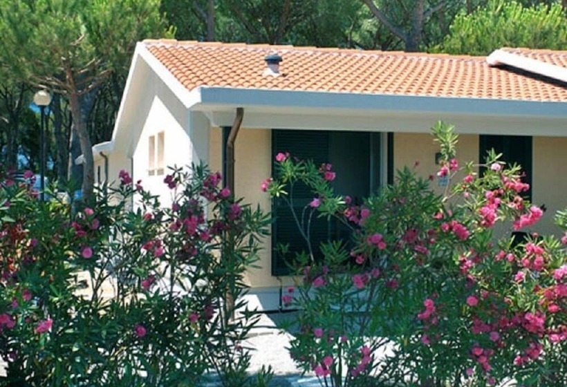 בית מלון כפרי Camping Village Marina Chiara