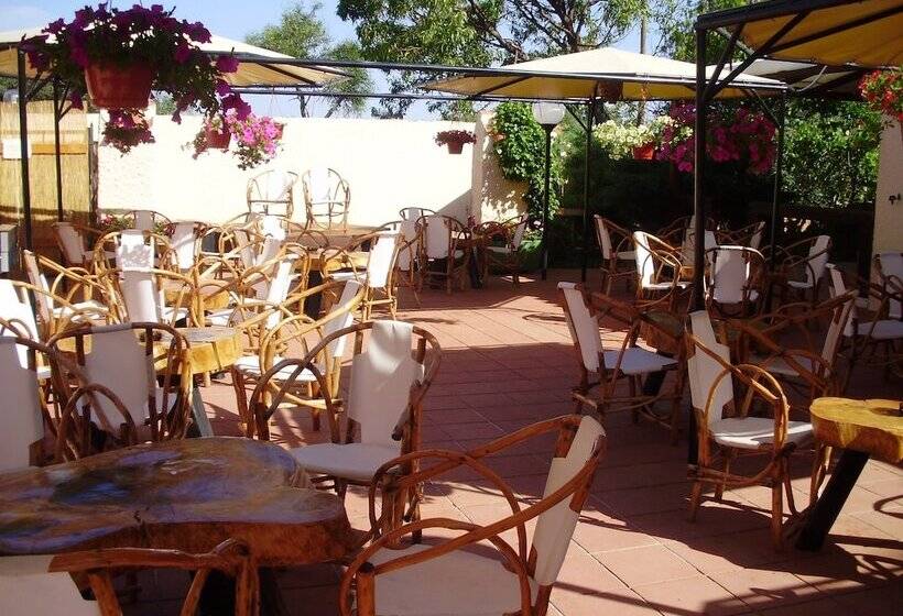 فندق Villaggio Camping Calapineta