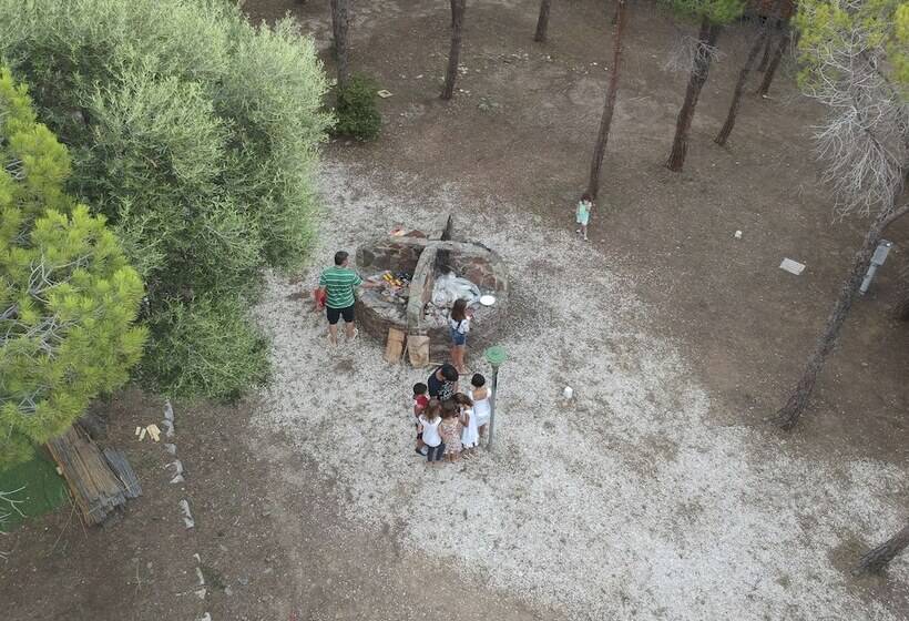 فندق Villaggio Camping Calapineta