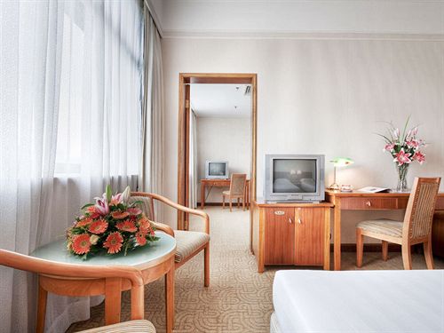 Отель Starway Zhuhai Bihai