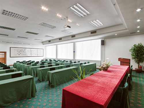 Отель Starway Zhuhai Bihai