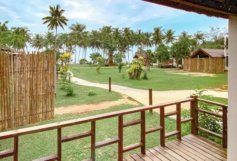 Отель Chumphon Cabana Resort