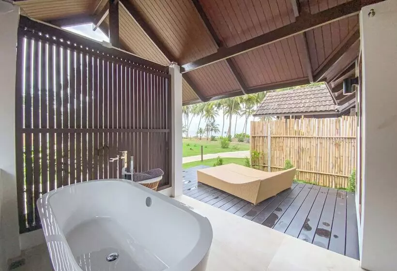 Отель Chumphon Cabana Resort