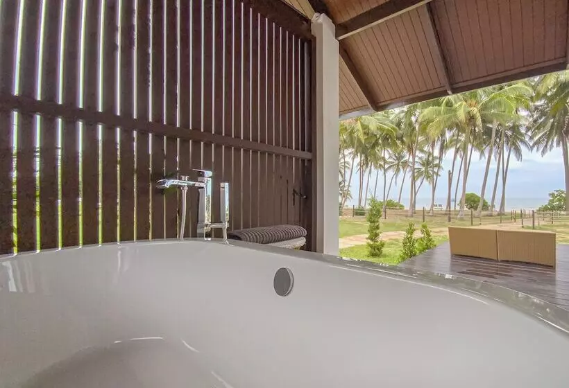 Отель Chumphon Cabana Resort