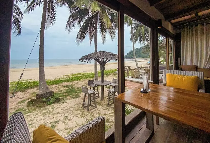Отель Chumphon Cabana Resort