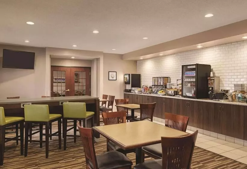 ホテル Country Inn & Suites By Radisson, Willmar, Mn