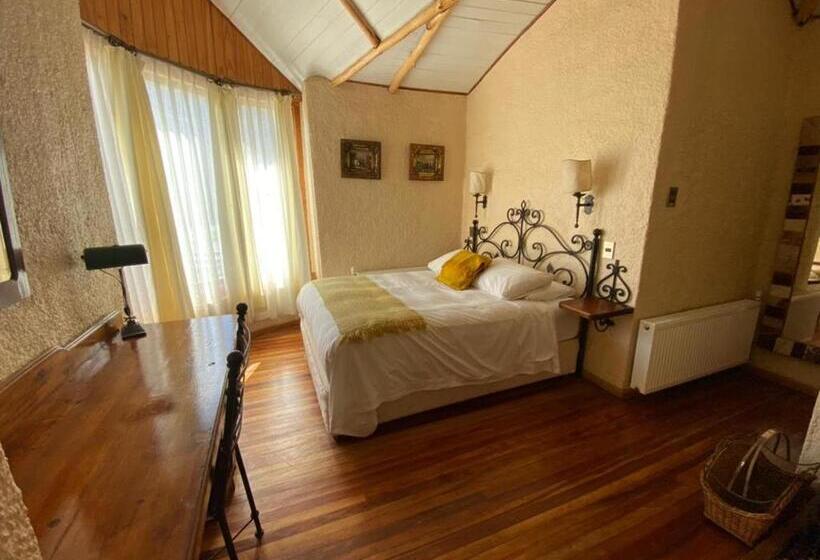 هتل Hacienda Tres Lagos