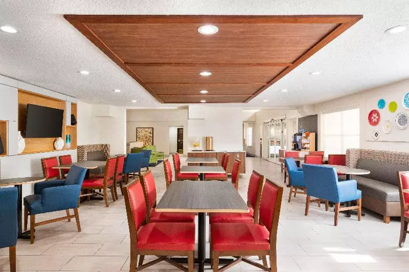 فندق Holiday Inn Express & Suites Sarasota East, An Ihg