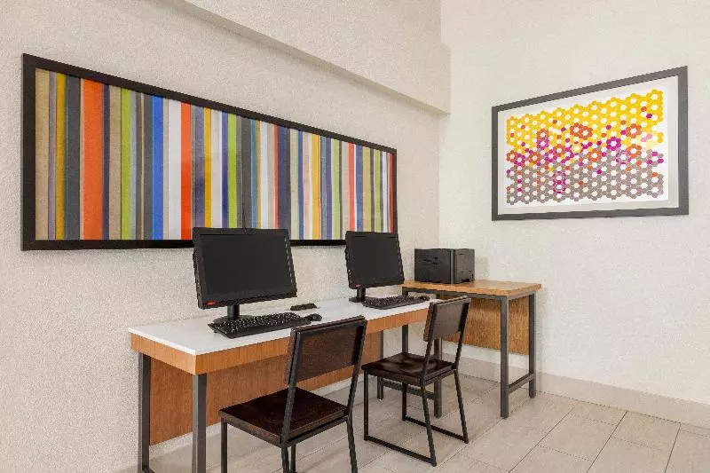 فندق Holiday Inn Express & Suites Sarasota East, An Ihg