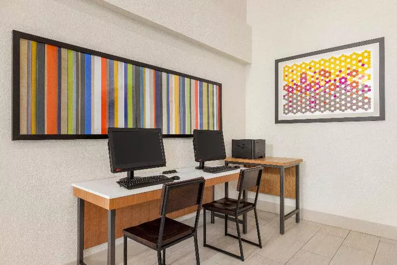 فندق Holiday Inn Express & Suites Sarasota East, An Ihg