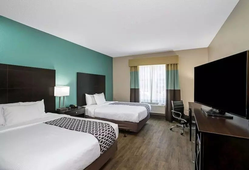 Отель La Quinta By Wyndham Lebanon