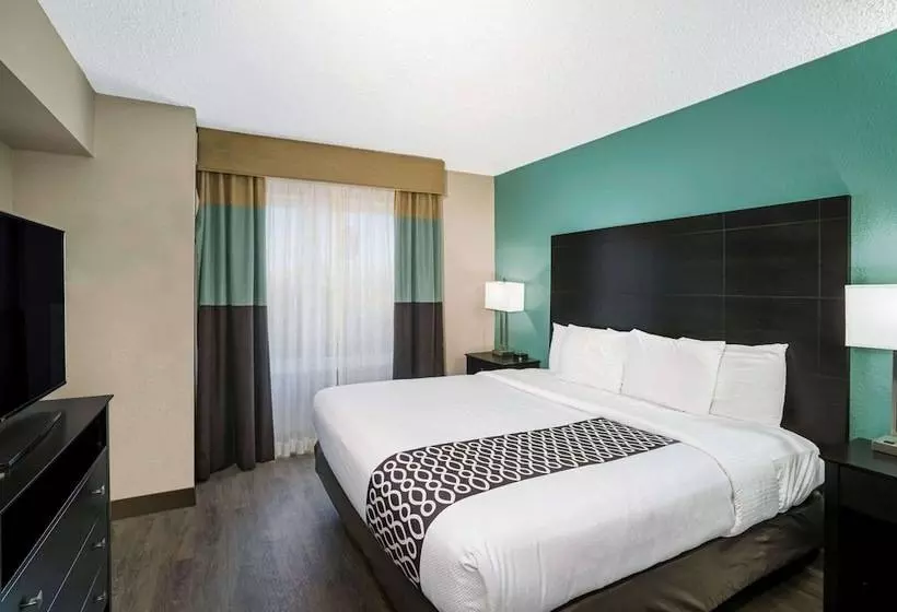 Отель La Quinta By Wyndham Lebanon