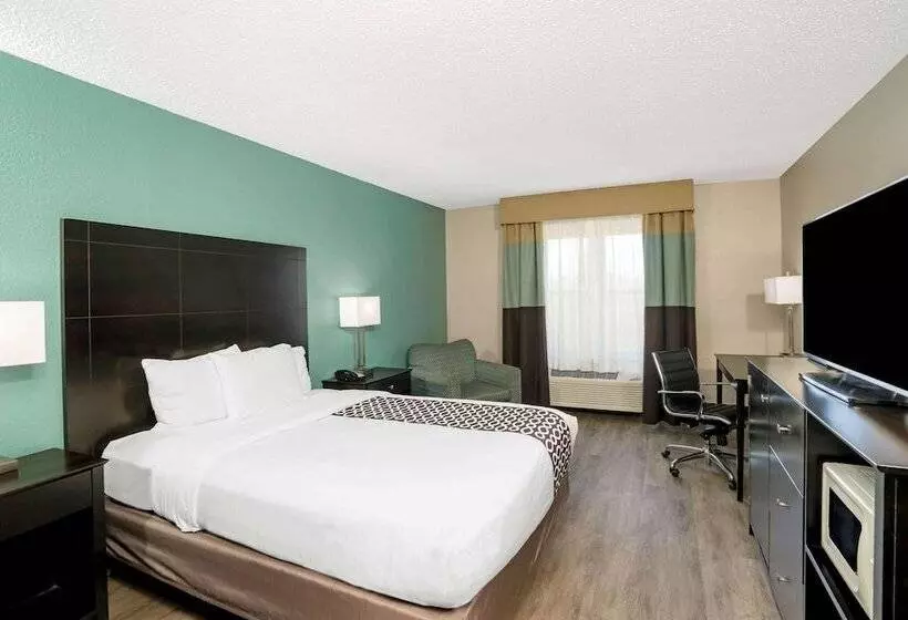 Отель La Quinta By Wyndham Lebanon