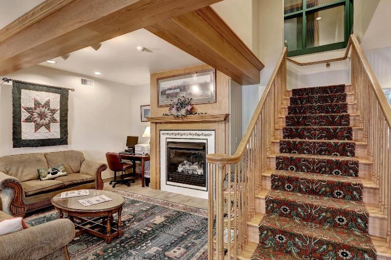 Szálloda Lancaster Inn & Suites