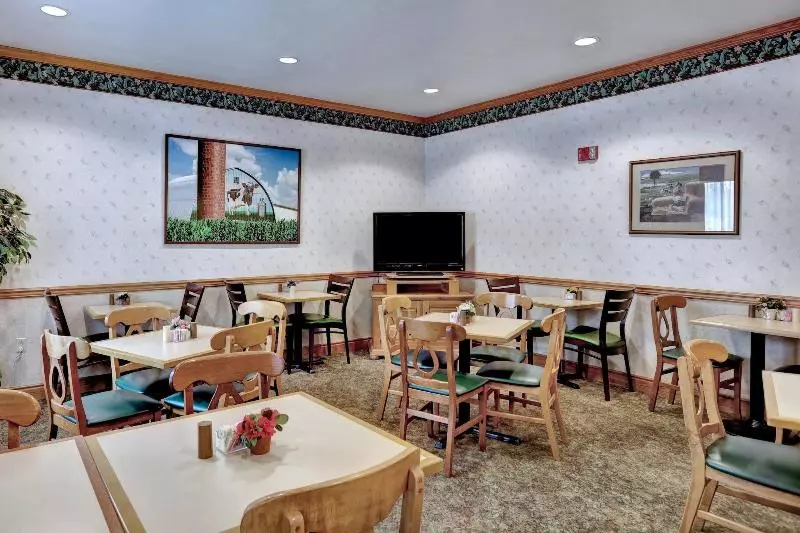 هتل Lancaster Inn & Suites