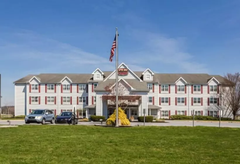 هتل Lancaster Inn & Suites
