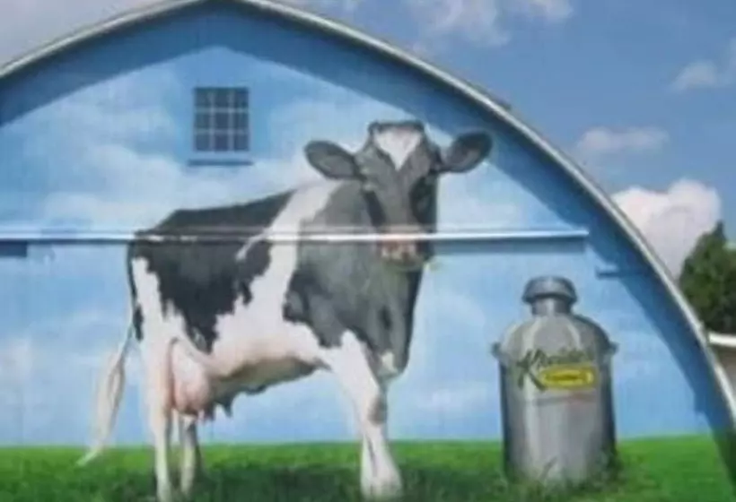 هتل Lancaster Inn & Suites