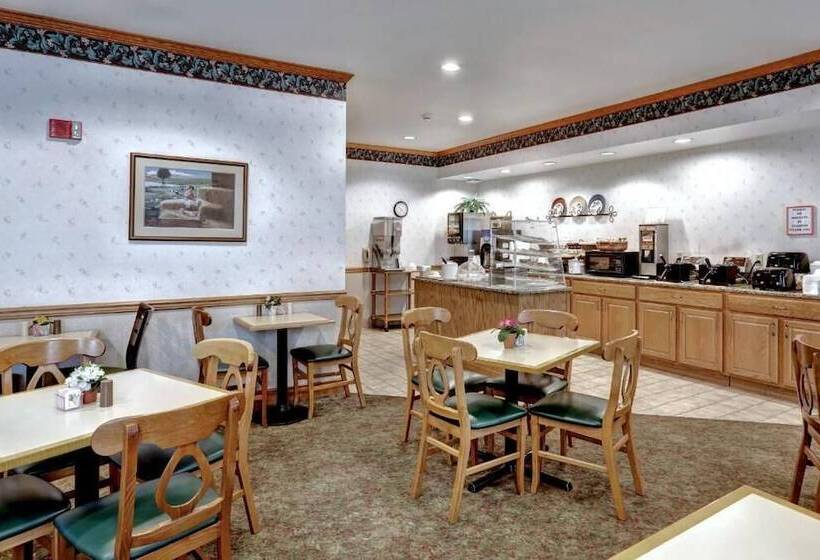 Szálloda Lancaster Inn & Suites