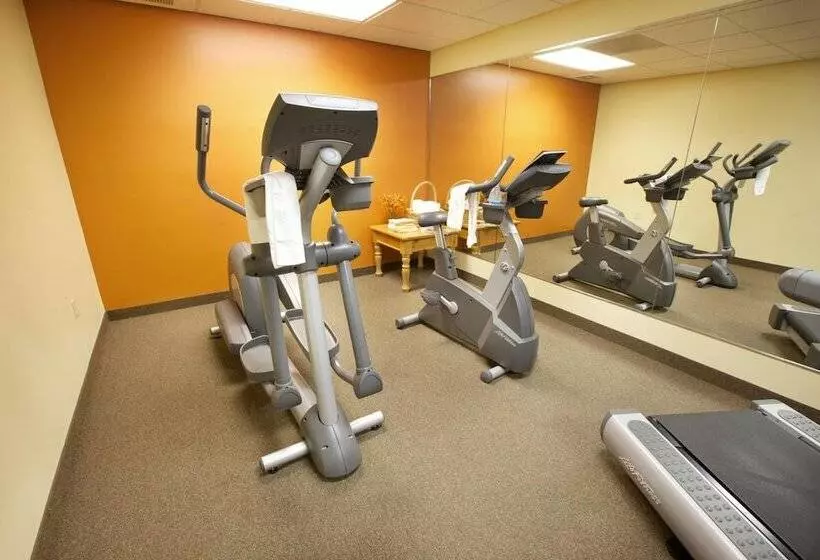 هتل Lancaster Inn & Suites