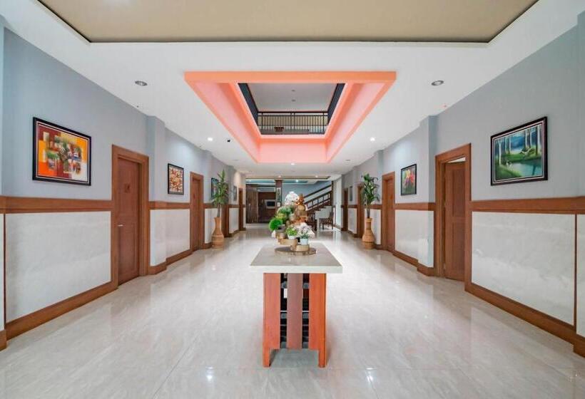 Sans Hotel Budaya Cirebon