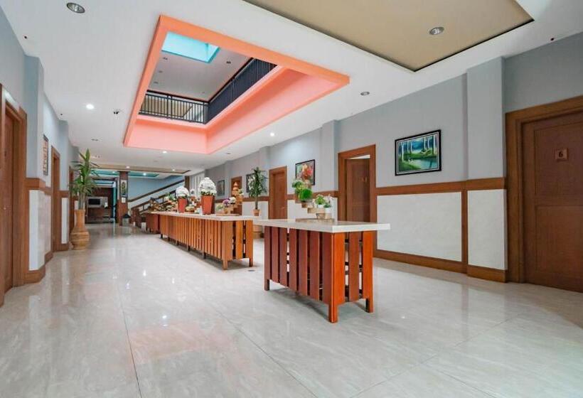 Sans Hotel Budaya Cirebon