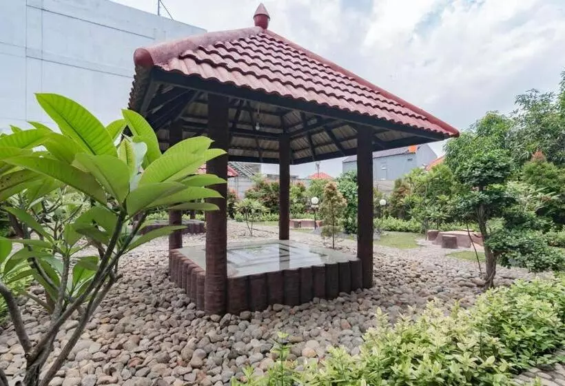 Sans Hotel Budaya Cirebon