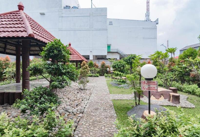 Sans Hotel Budaya Cirebon