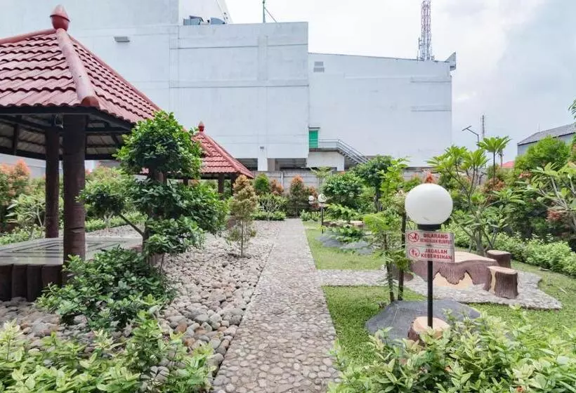 Sans Hotel Budaya Cirebon