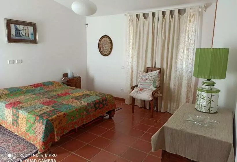 Aamiaismajoitus (B&B) Tenuta Patruno Perniola