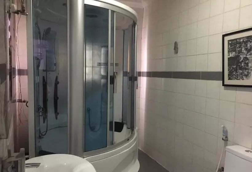 L Avalon Hotel And Suites