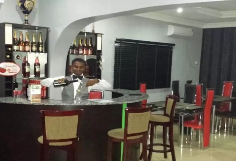 L Avalon Hotel And Suites