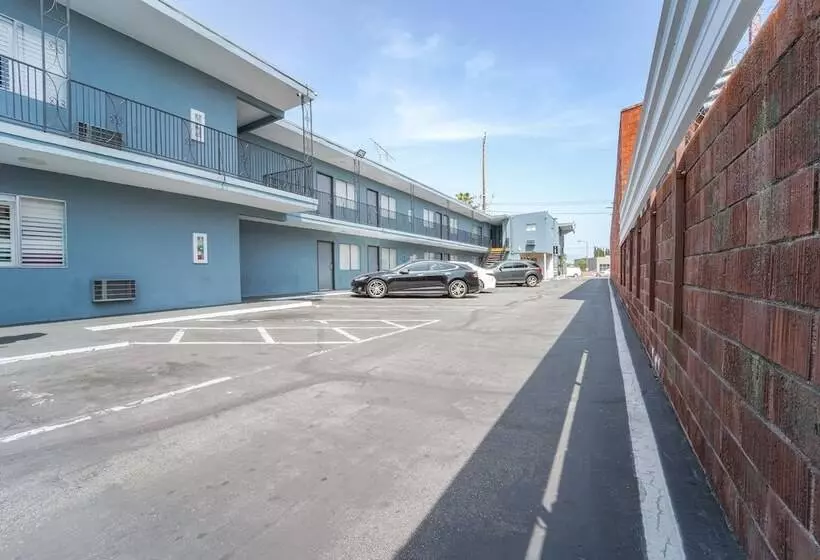 Hotelli Rodeway Inn & Suites North Hollywood Burbank Airport   Universal Area