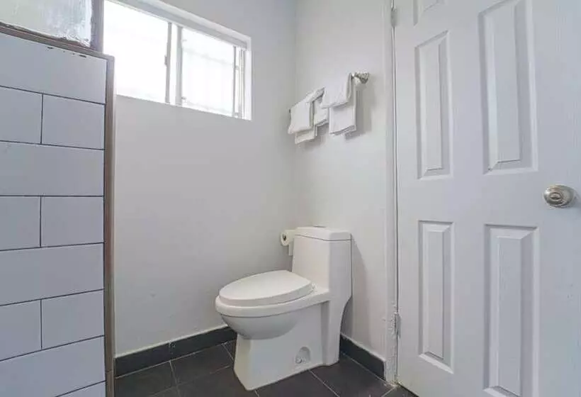 Hotelli Rodeway Inn & Suites North Hollywood Burbank Airport   Universal Area