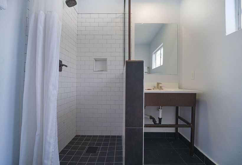 ホテル Rodeway Inn & Suites North Hollywood Burbank Airport   Universal Area