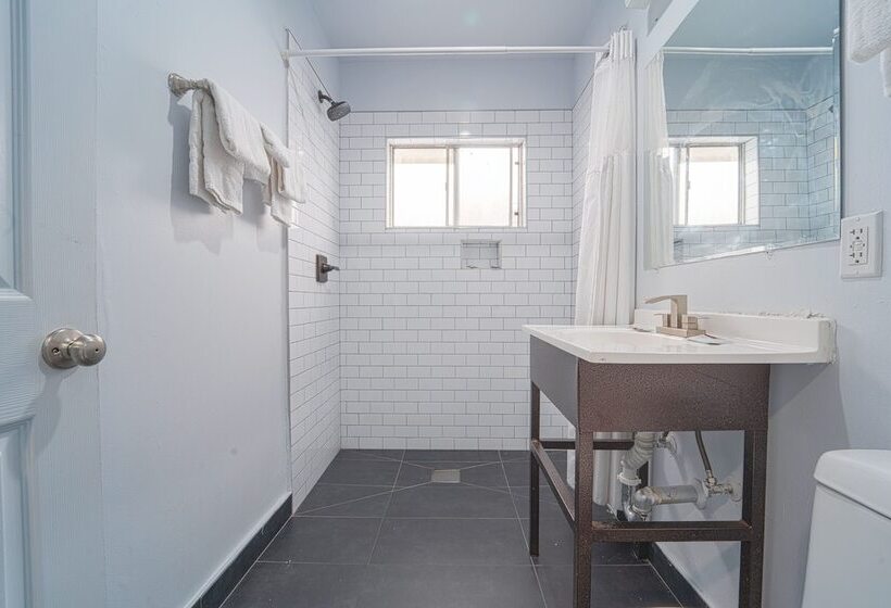 ホテル Rodeway Inn & Suites North Hollywood Burbank Airport   Universal Area