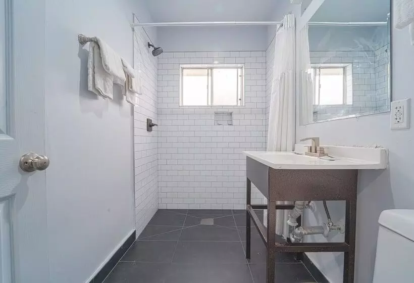 Hotelli Rodeway Inn & Suites North Hollywood Burbank Airport   Universal Area