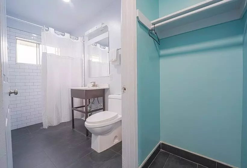 Hotelli Rodeway Inn & Suites North Hollywood Burbank Airport   Universal Area