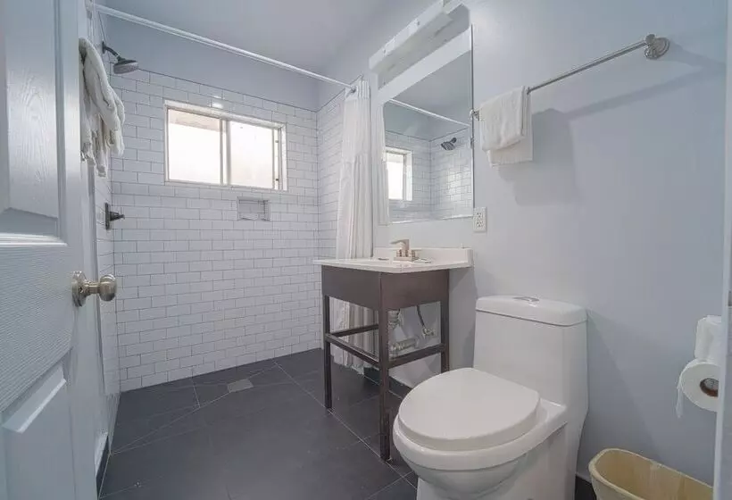 Hotelli Rodeway Inn & Suites North Hollywood Burbank Airport   Universal Area